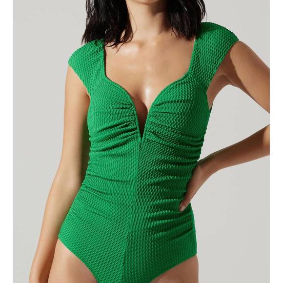 ASTR Tops - NEW ASTR ninette bodysuit in green